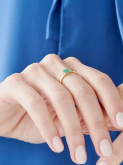 Apart Pierścionek z żółtego złota z diamentami i szmaragdem - próba 585< Pierścionki