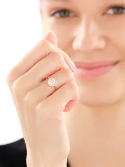 Apart Pierścionek z żółtego złota z diamentami - 0,15 ct - próba 585< Wszystkie