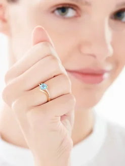 Apart Pierścionek z żółtego złota z diamentami i topazem - próba 585< Pierścionki
