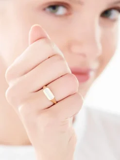 Apart Pierścionek z żółtego złota z diamentami - sygnet - 0,02 ct - próba 585< Sygnety Z Diamentami