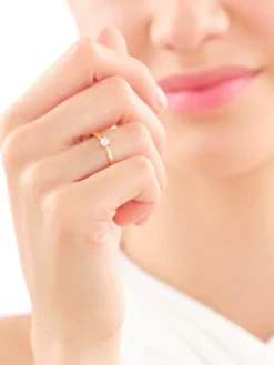 Apart Pierścionek z żółtego złota z brylantem - 0,18 ct - próba 750< Pierścionki