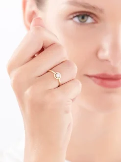 Best Apart Pierścionek z żółtego złota z brylantem - 0,10 ct - próba 585