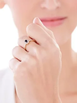 Apart Pierścionek z żółtego złota z diamentami i szafirem - próba 585< Pierścionki