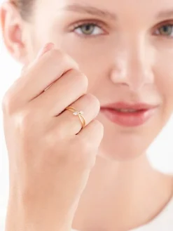 Apart Pierścionek z żółtego złota z diamentami - 0,04 ct - próba 375< Pierścionki