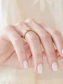 Apart Pierścionek z żółtego złota z diamentami - 0,15 ct - próba 585< Pierścionki