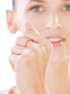 Apart Pierścionek z żółtego złota z diamentami i rubinami - próba 375< Pierścionki