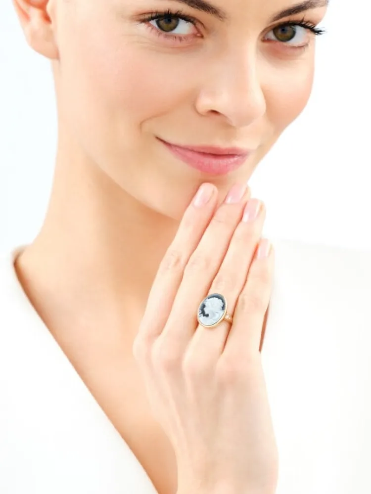 Apart Pierścionek z żółtego złota z diamentami i agatem - kamea - próba 585< Wszystkie