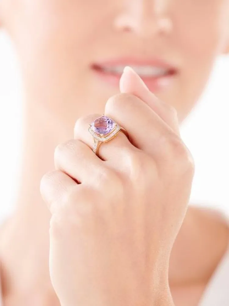 Apart Pierścionek z żółtego złota z diamentami i ametystem - próba 585< Pierścionki