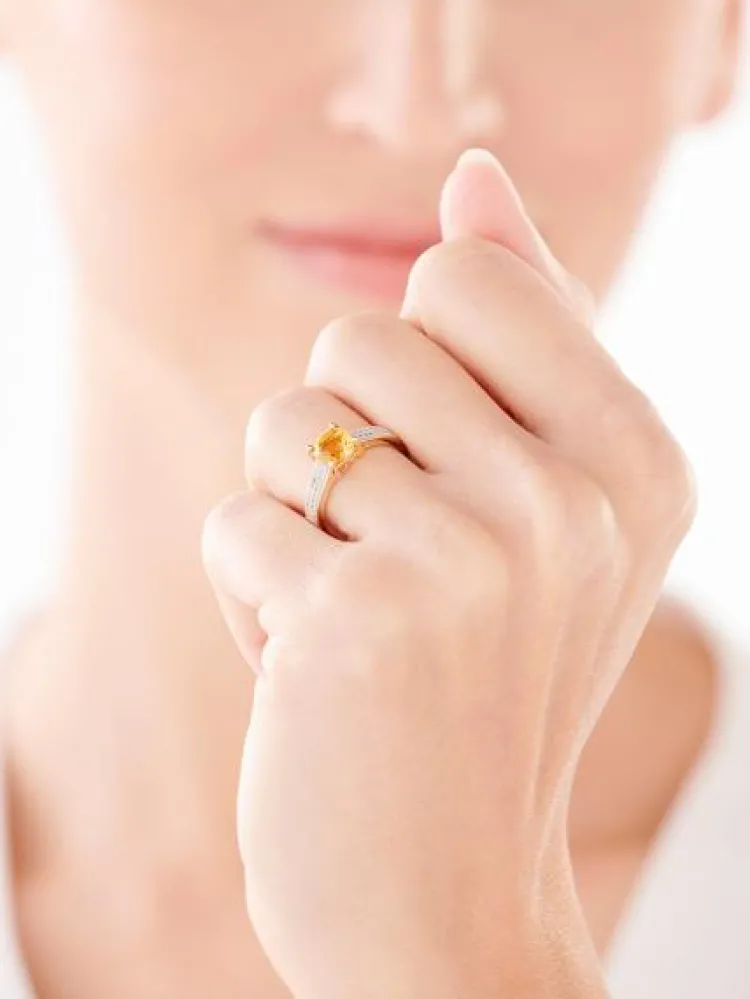 Apart Pierścionek z żółtego złota z diamentami i cytrynem - próba 585< Pierścionki