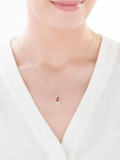 Apart Zawieszka z białego złota z diamentami i rubinem syntetycznym - próba 375< Zawieszki