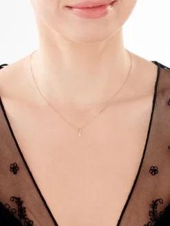 Outlet Apart Zawieszka z różowego i białego złota z diamentem - 0,003 ct - próba 375