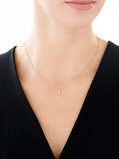 Apart Zawieszka z różowego złota z diamentem - litera M, serce - 0,005 ct - próba 375< Zawieszki