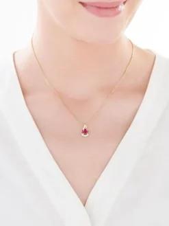 Best Apart Zawieszka z żółtego złota z diamentami i rubinem syntetycznym - próba 375