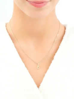Apart Zawieszka z żółtego złota z diamentem - litera B - 0,003 ct - próba 375< Wszystkie