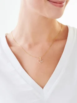 Apart Zawieszka z żółtego złota z diamentem - litera J, serce - 0,005 ct - próba 585