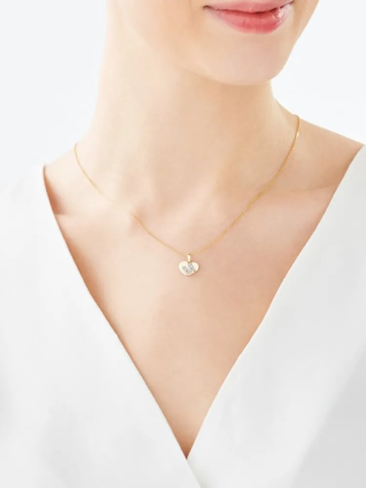 Sale Apart Zawieszka z żółtego złota z diamentami - serce, litera M - 0,006 ct - próba 375
