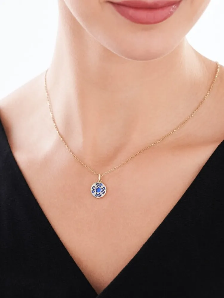 Apart Zawieszka z żółtego złota z diamentami i emalią - 0,01 ct - próba 375< Zawieszki