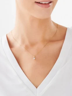 Apart Zawieszka z żółtego złota z diamentem - gwiazda - 0,005 ct - próba 375< Zawieszki