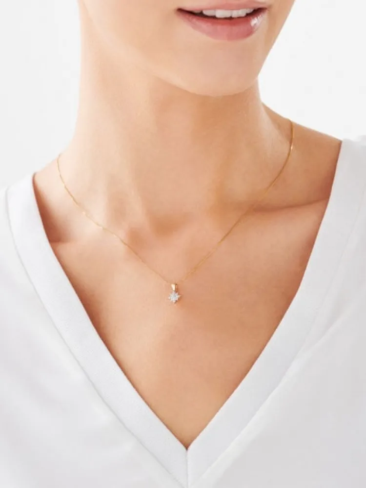 Apart Zawieszka z żółtego złota z diamentem - gwiazda - 0,005 ct - próba 375< Zawieszki