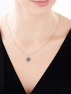 Best Apart Zawieszka z żółtego złota z diamentem i onyksem - litera M - próba 375