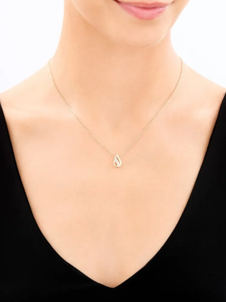Apart Zawieszka z żółtego złota z diamentem - 0,006 ct - próba 375< Zawieszki