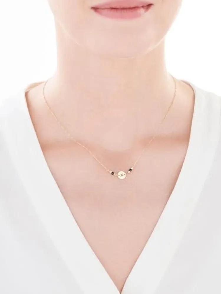 Apart Złoty naszyjnik z cyrkoniami, ankier - koło, litera K< Naszyjniki